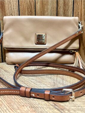 Dooney & Bourke Tan Leather Foldover Zip Crossbody Bag Clutch Tassel Neutral